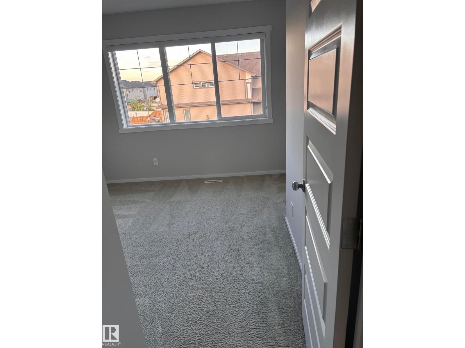 Photo 17 of 9914 207 A St Nw, Edmonton AB