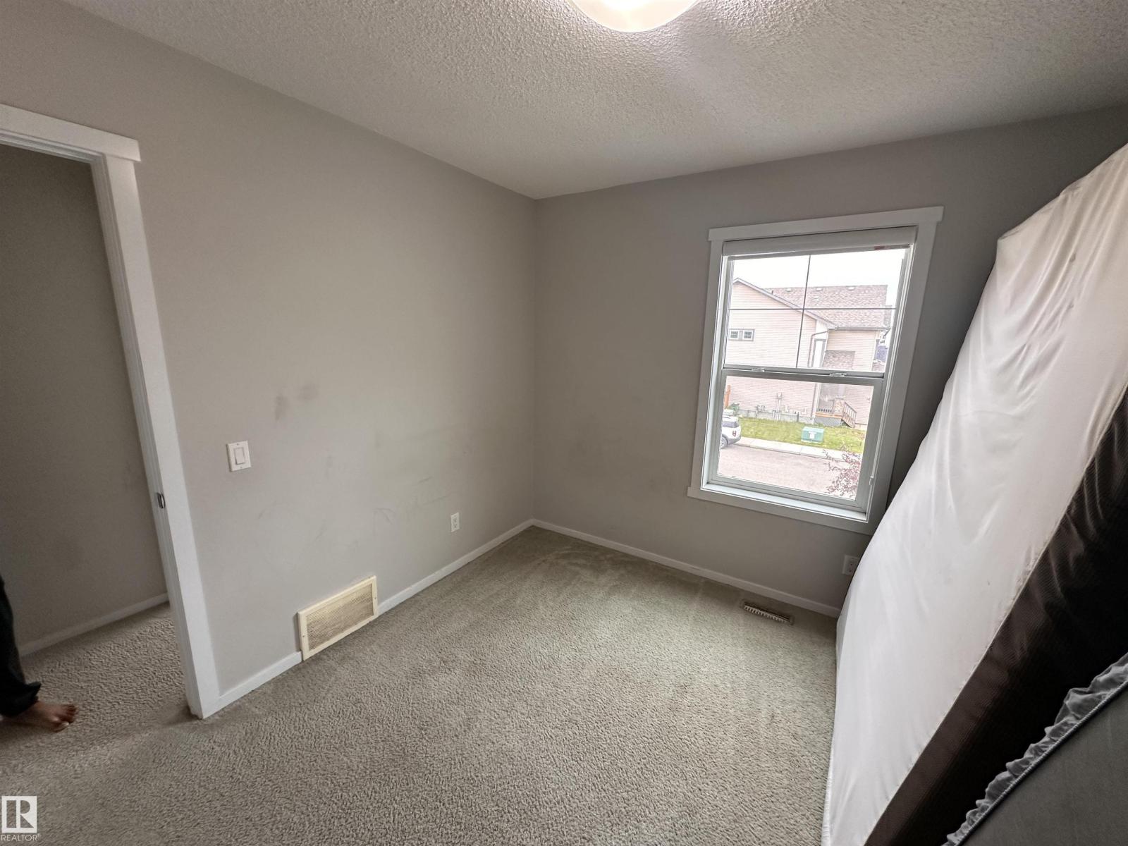 Photo 21 of 9914 207 A St Nw, Edmonton AB