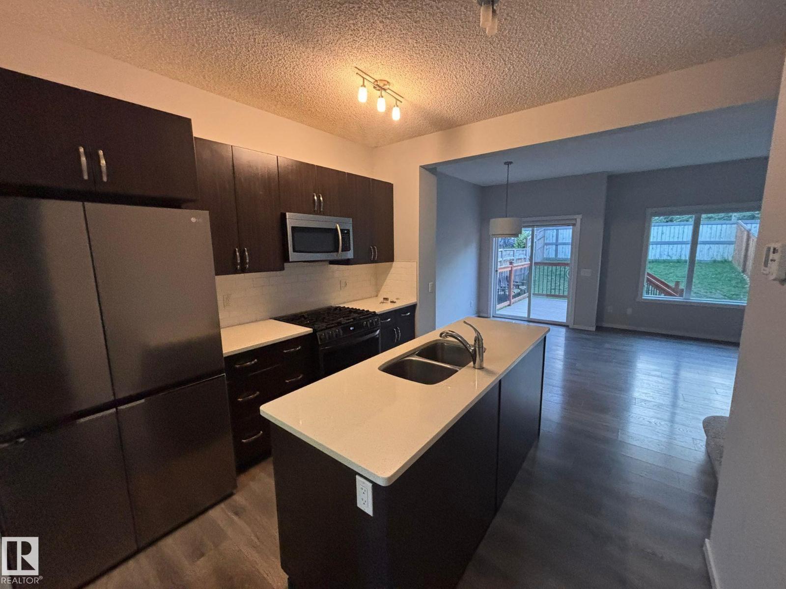 Photo 19 of 9914 207 A St Nw, Edmonton AB