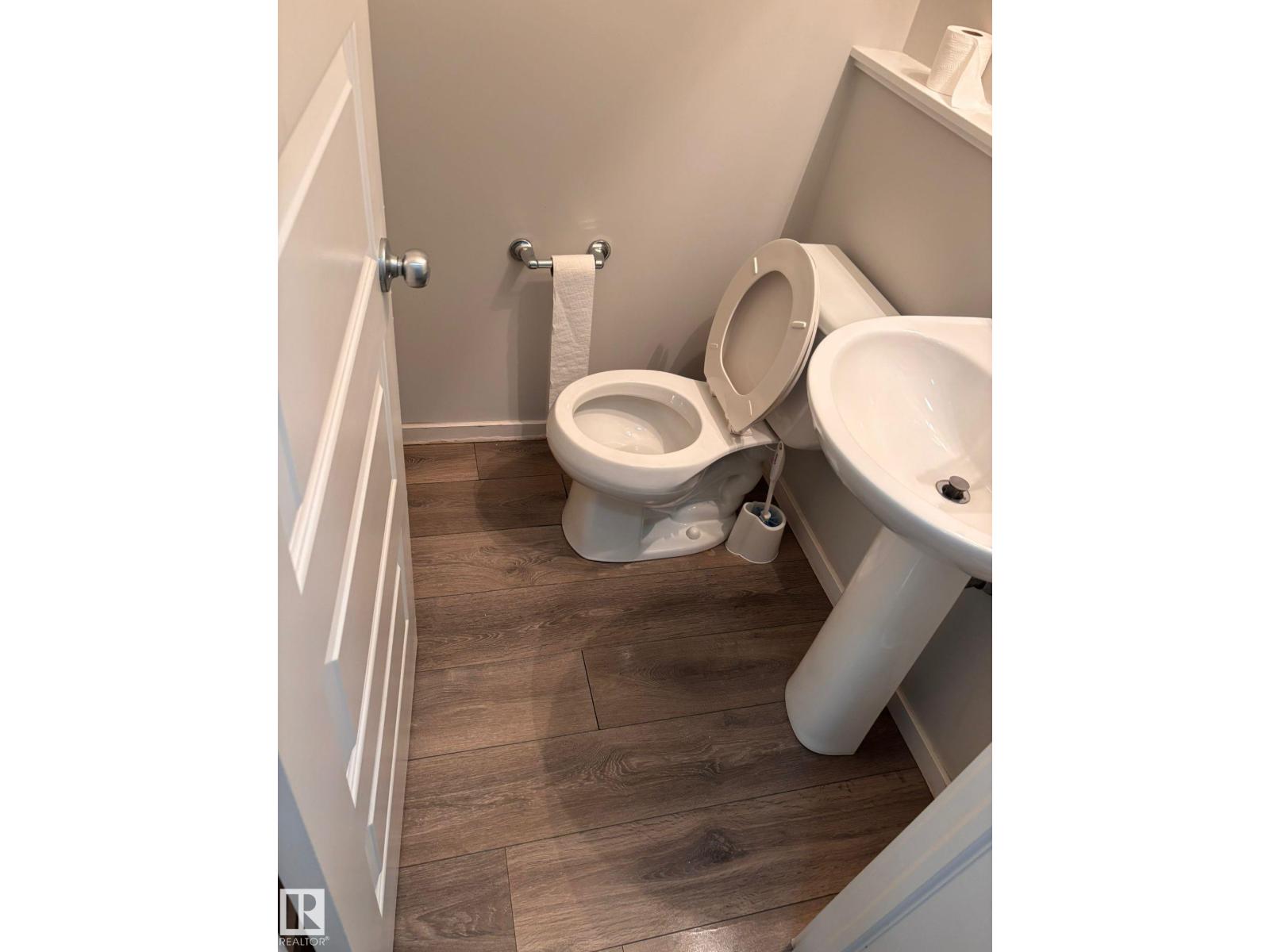 Photo 25 of 9914 207 A St Nw, Edmonton AB