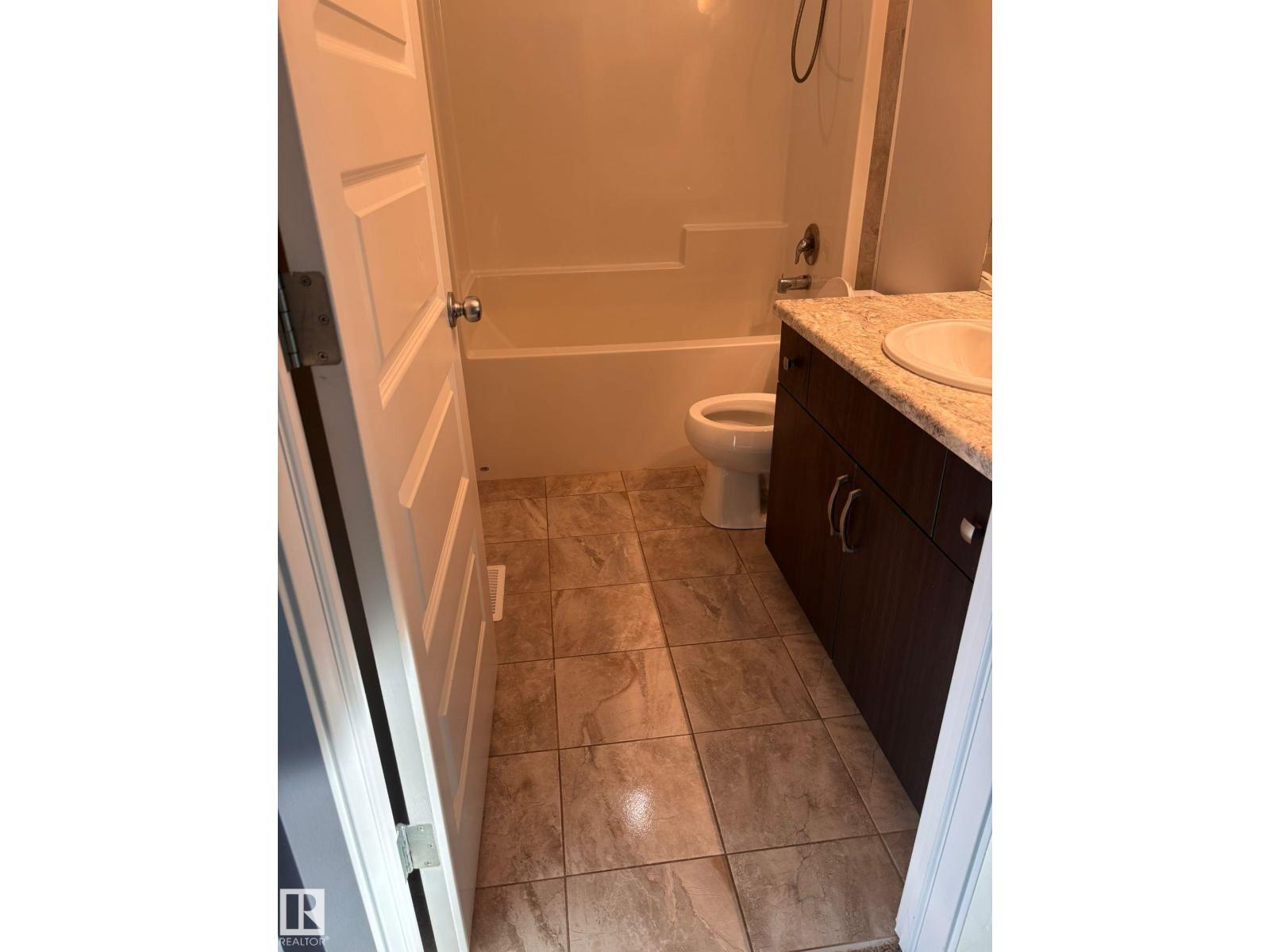 Photo 5 of 9914 207 A St Nw, Edmonton AB