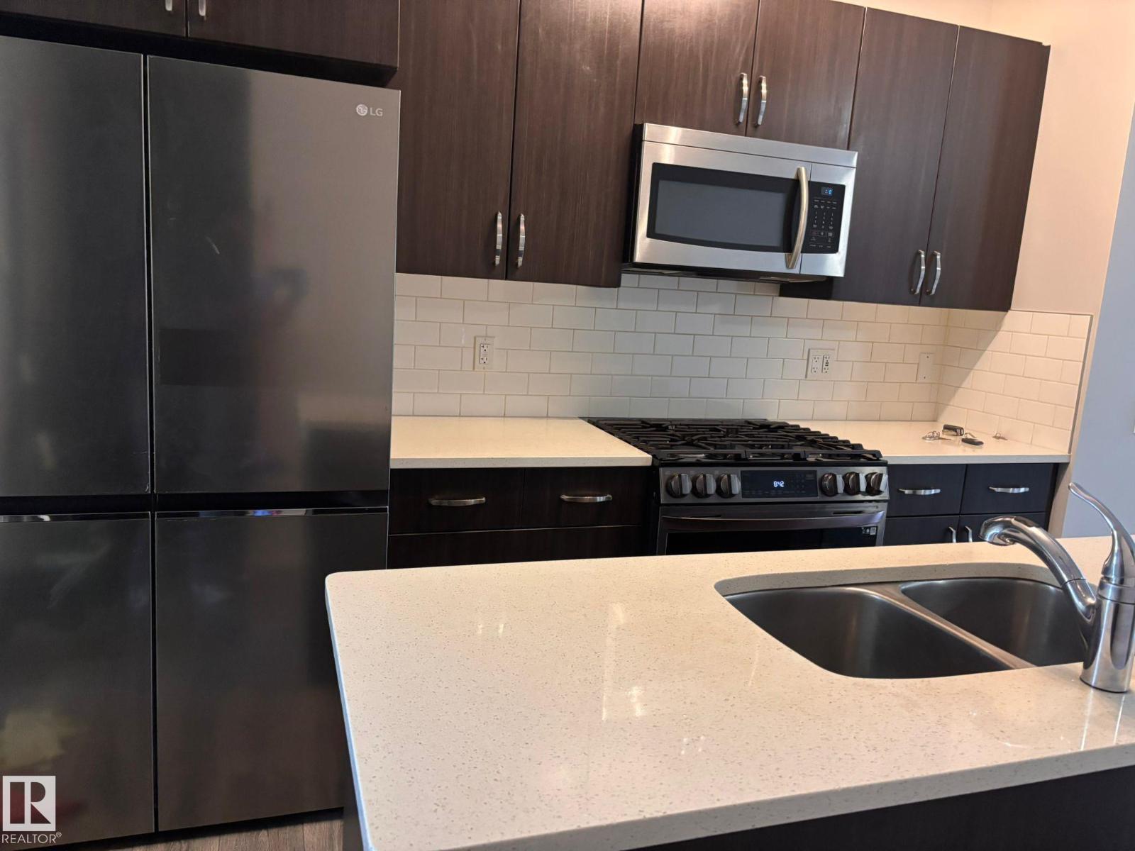 Photo 27 of 9914 207 A St Nw, Edmonton AB