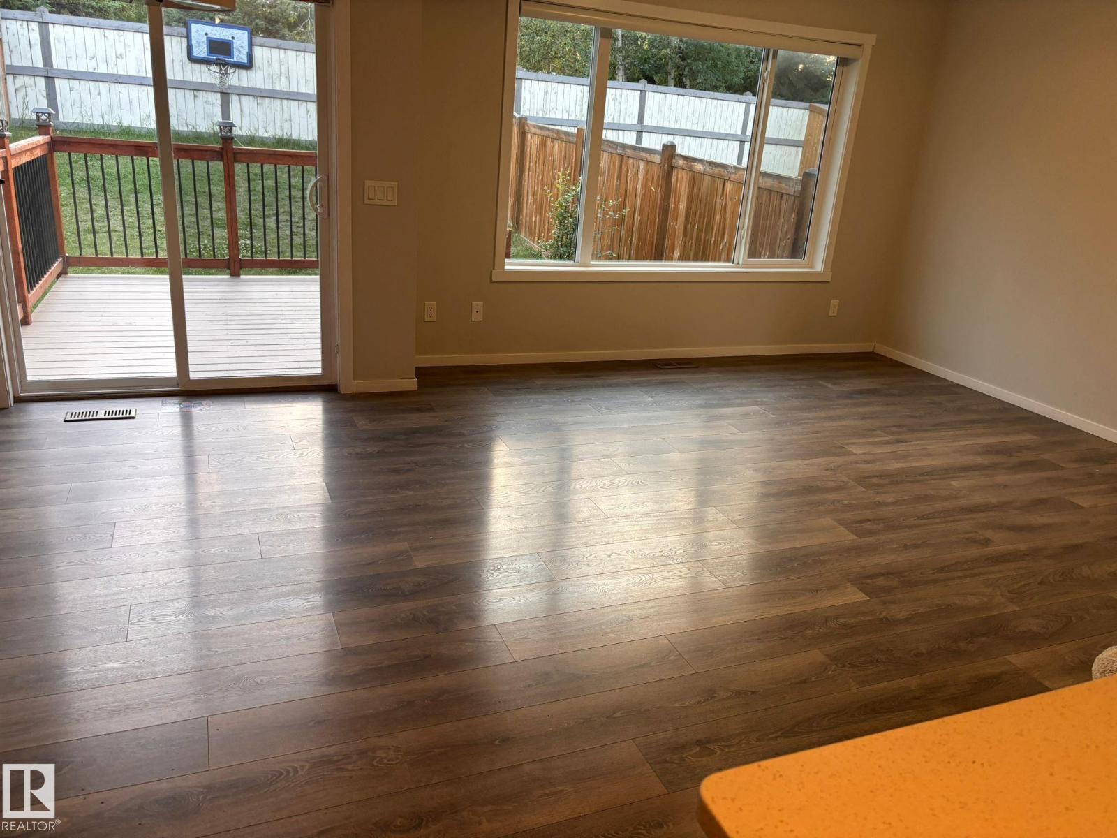 Photo 10 of 9914 207 A St Nw, Edmonton AB