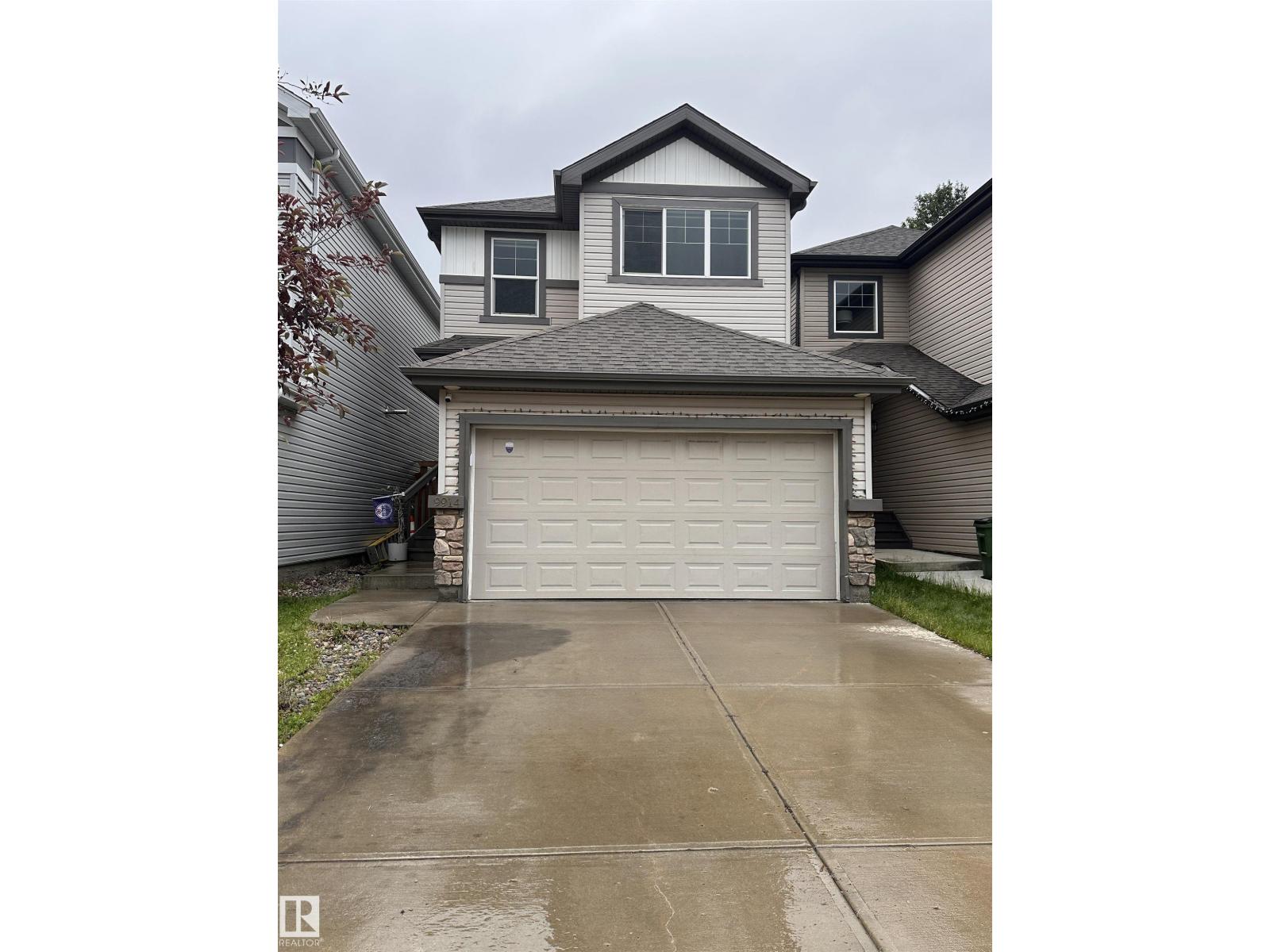 Photo 6 of 9914 207 A St Nw, Edmonton AB