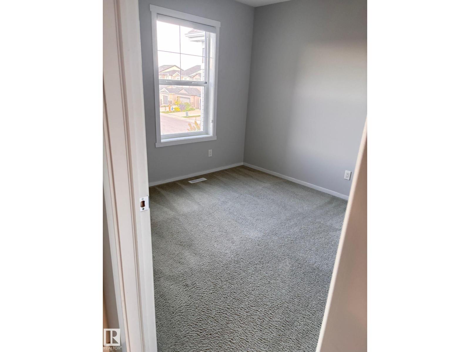 Photo 23 of 9914 207 A St Nw, Edmonton AB