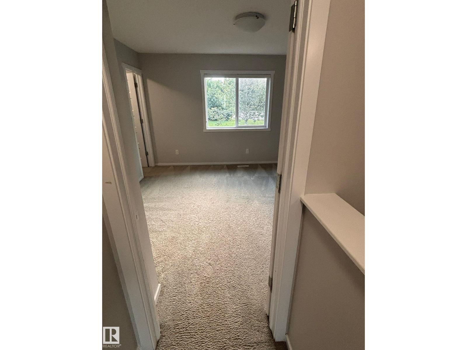 Photo 18 of 9914 207 A St Nw, Edmonton AB