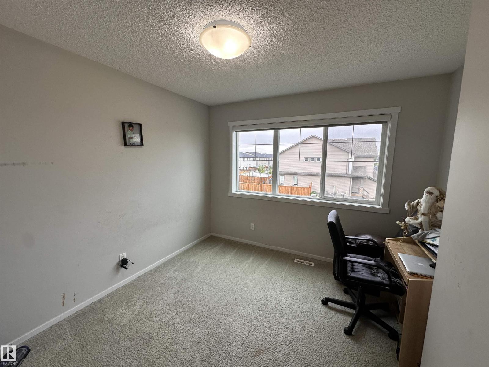 Photo 11 of 9914 207 A St Nw, Edmonton AB