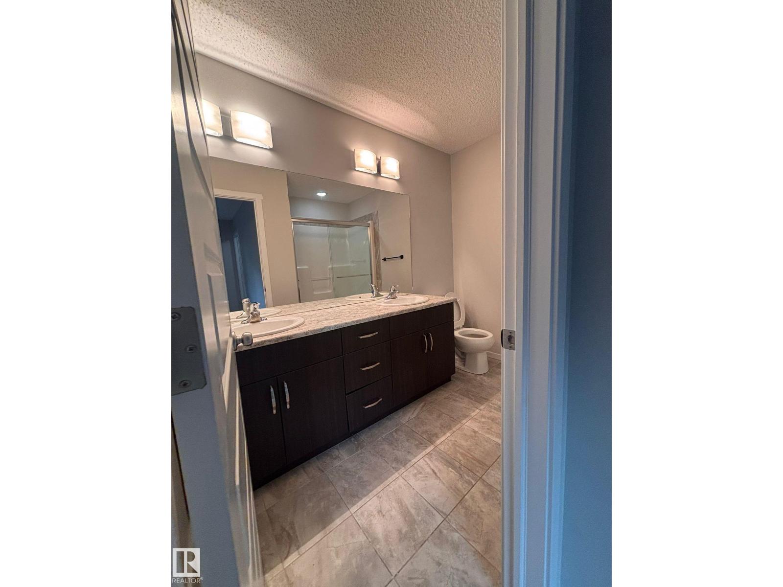Photo 4 of 9914 207 A St Nw, Edmonton AB