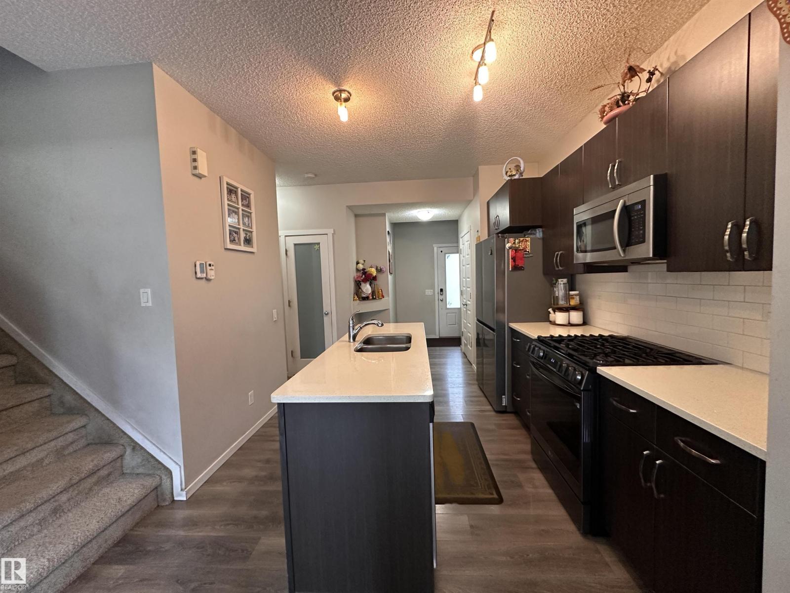 Photo 2 of 9914 207 A St Nw, Edmonton AB