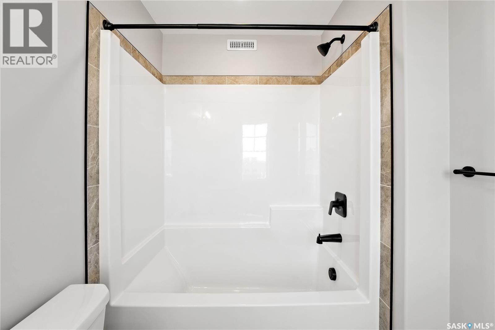Photo 20 of 3080 Dumont Way, Regina SK