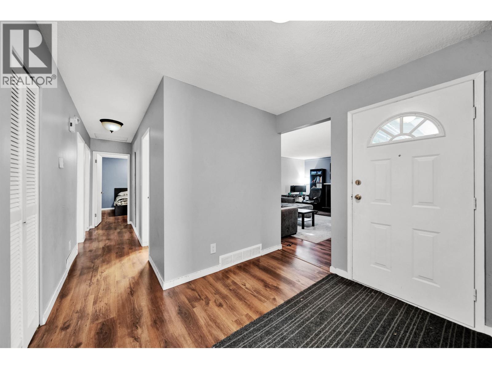 Photo 3 of 21022 123 Avenue, Maple Ridge BC