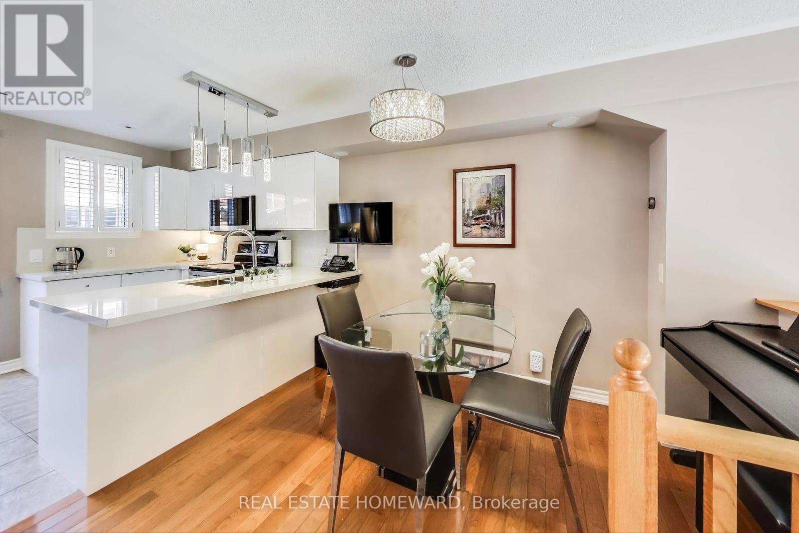 Photo 24 of 257 Milan Street, Toronto ON
