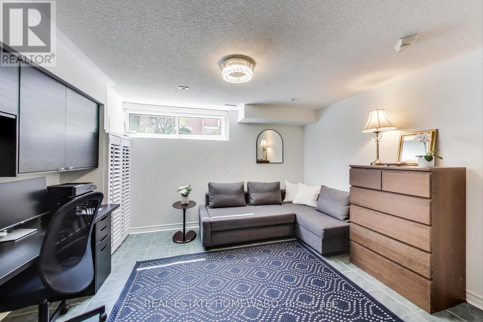 Photo 9 of 257 Milan Street, Toronto ON