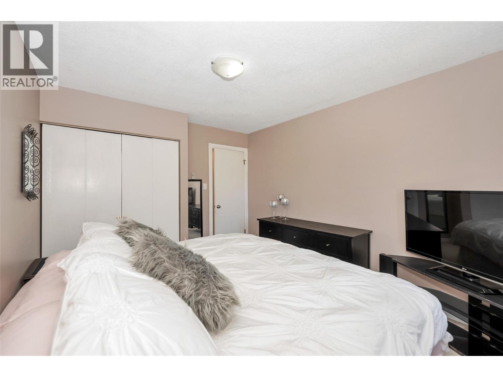 4111 round Prairie Road, Armstrong