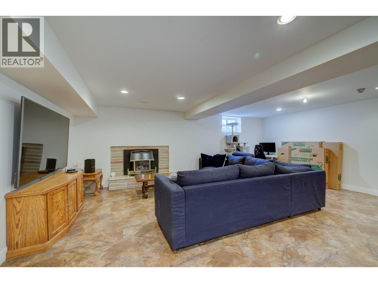 Photo 2 of 322 Walnut Avenue, Kamloops BC