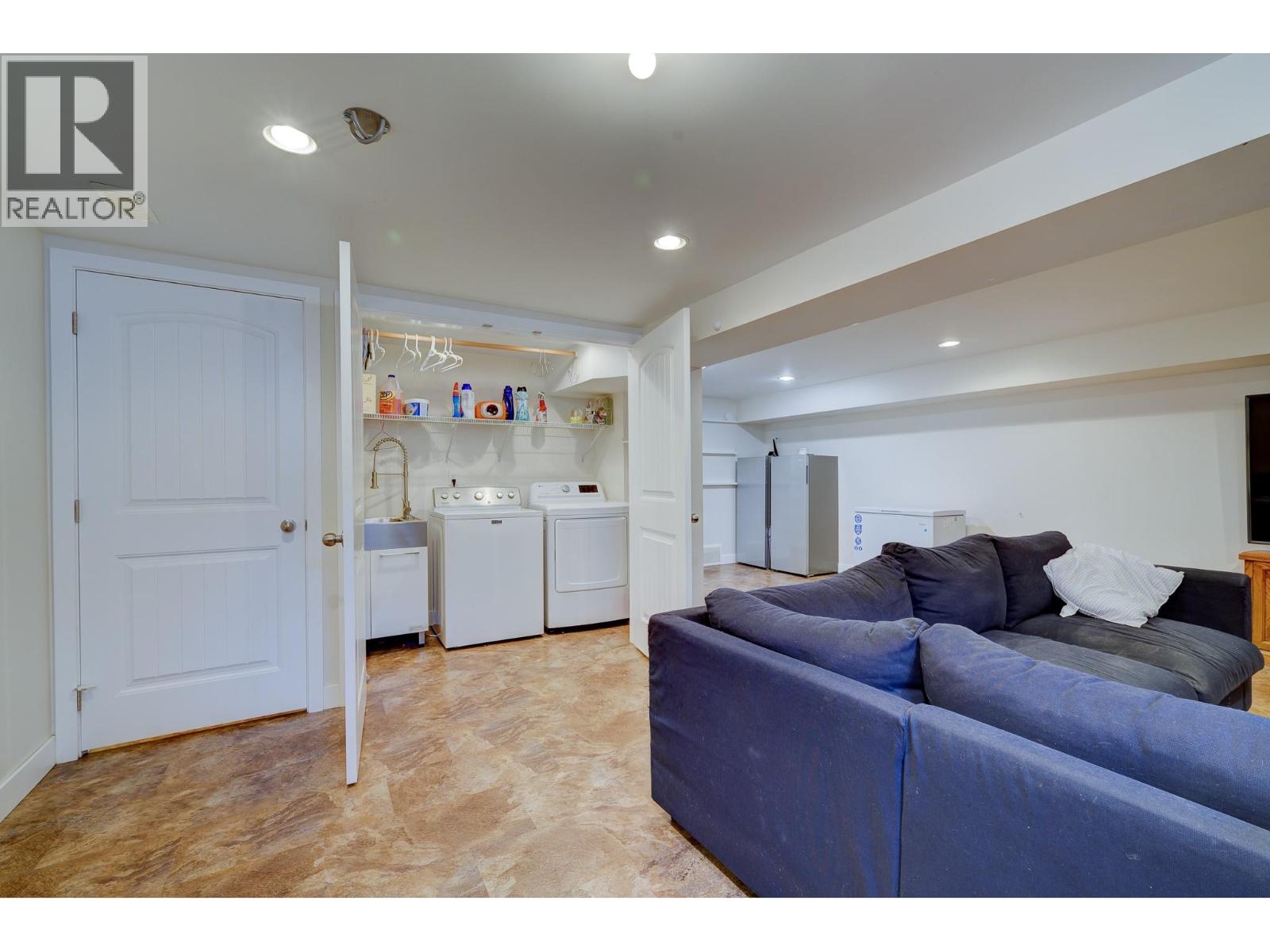 Photo 10 of 322 Walnut Avenue, Kamloops BC