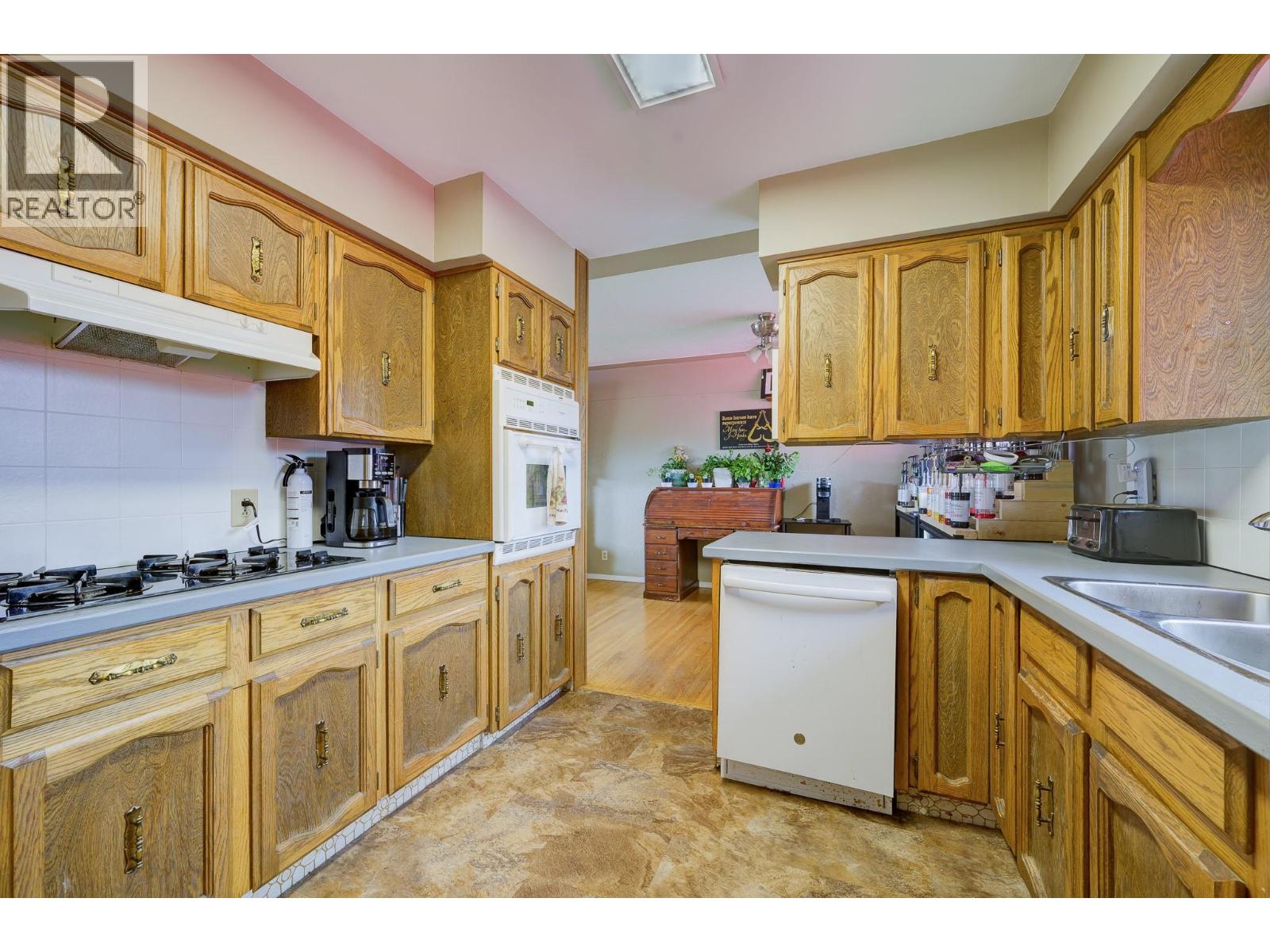 Photo 4 of 322 Walnut Avenue, Kamloops BC