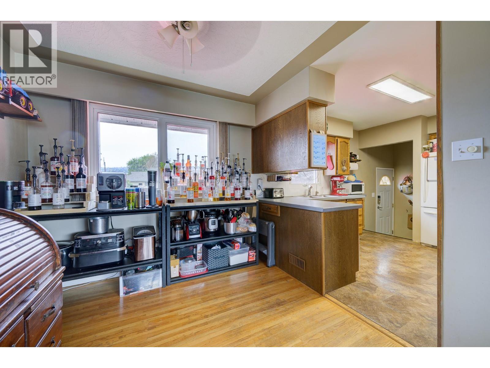 Photo 7 of 322 Walnut Avenue, Kamloops BC