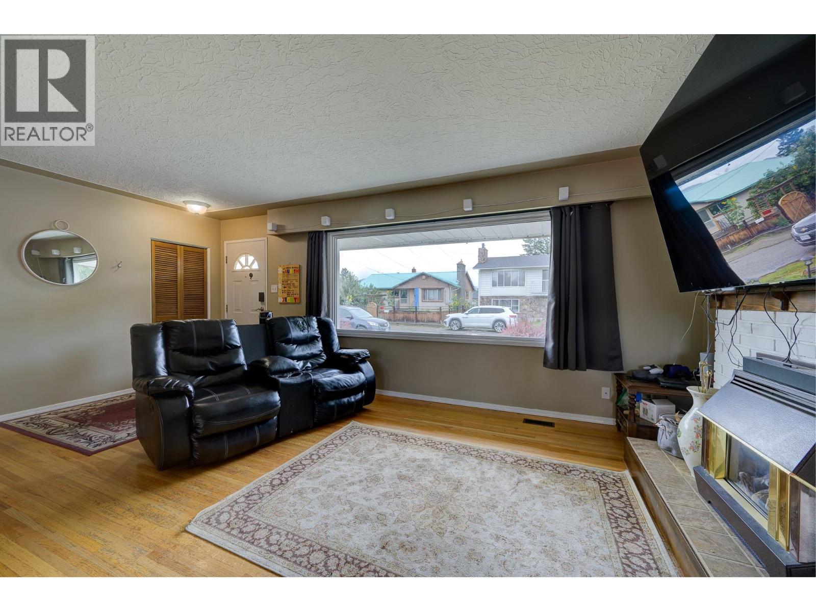 Photo 5 of 322 Walnut Avenue, Kamloops BC