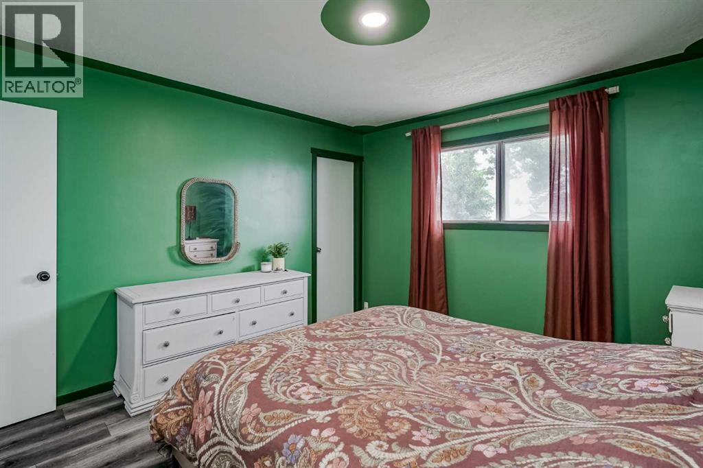 Single Family House Bi-level for Sale in  Falconridge Place NE Falconridge Calgary 