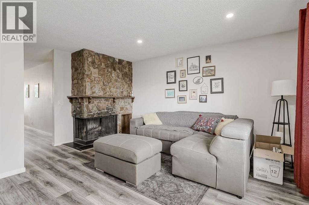 Single Family House Bi-level for Sale in  Falconridge Place NE Falconridge Calgary 