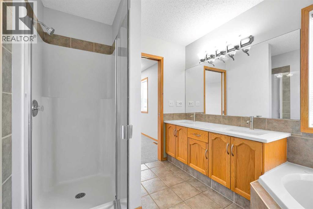 Photo 21 of 35 Saddlehorn Crescent Ne, Calgary AB