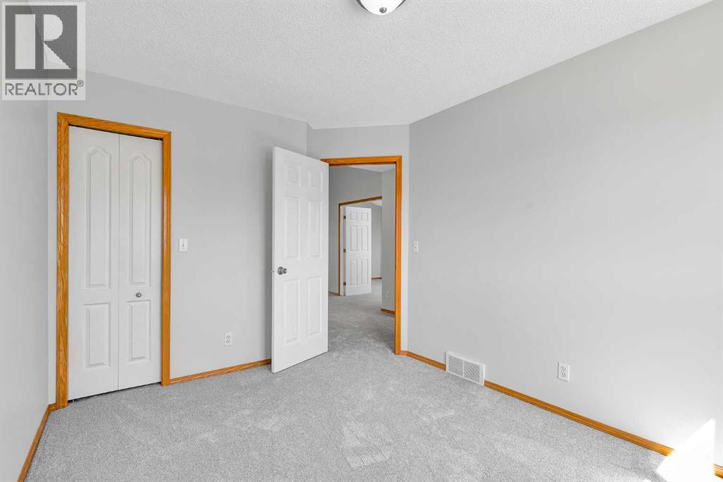 Photo 24 of 35 Saddlehorn Crescent Ne, Calgary AB