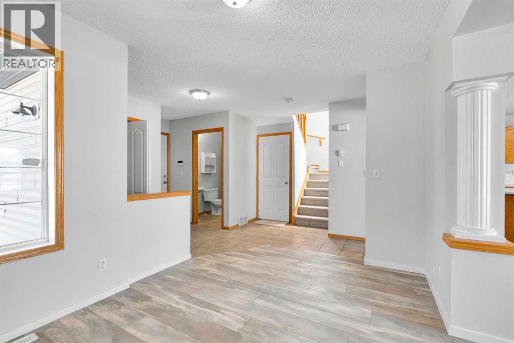 Photo 8 of 35 Saddlehorn Crescent Ne, Calgary AB