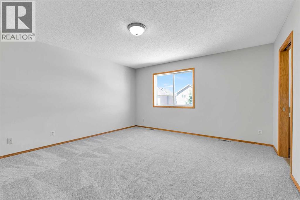 Photo 18 of 35 Saddlehorn Crescent Ne, Calgary AB
