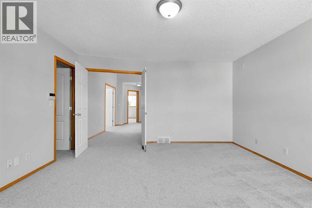 Photo 19 of 35 Saddlehorn Crescent Ne, Calgary AB