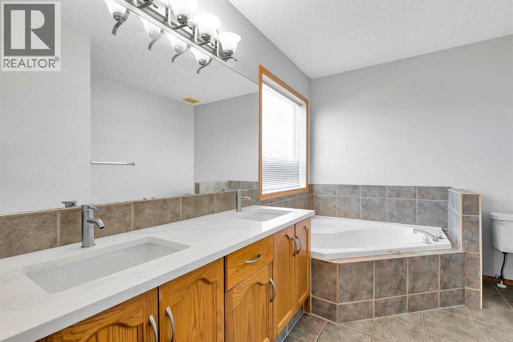 Photo 20 of 35 Saddlehorn Crescent Ne, Calgary AB