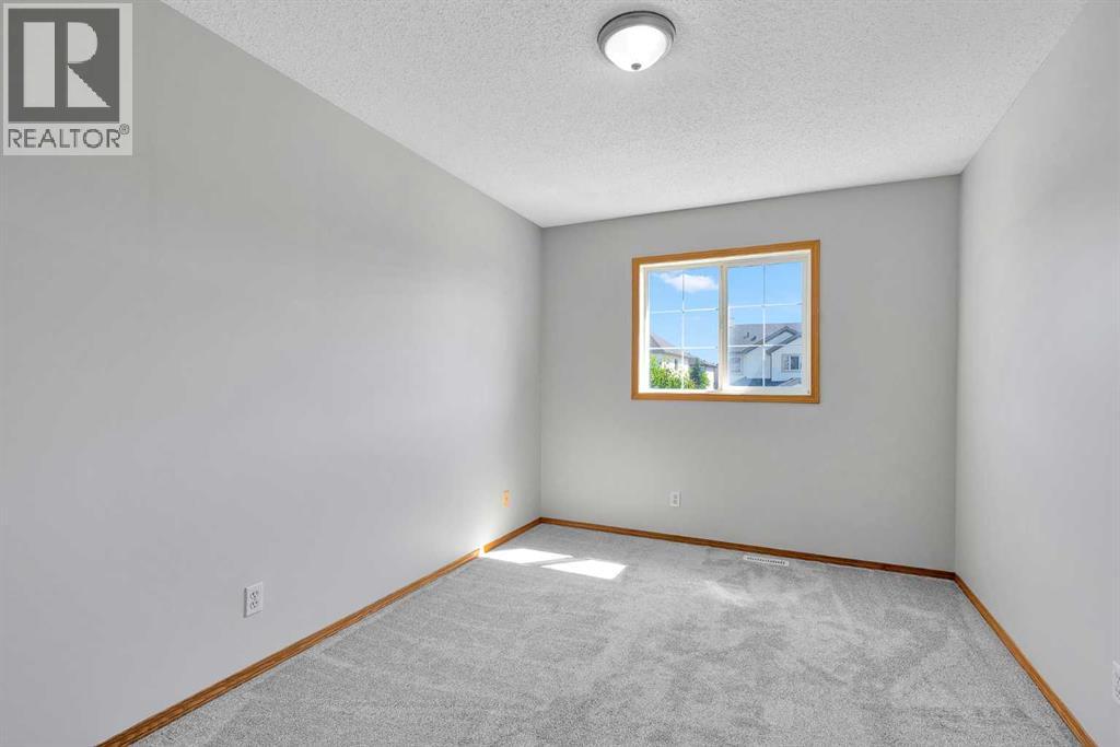 Photo 25 of 35 Saddlehorn Crescent Ne, Calgary AB