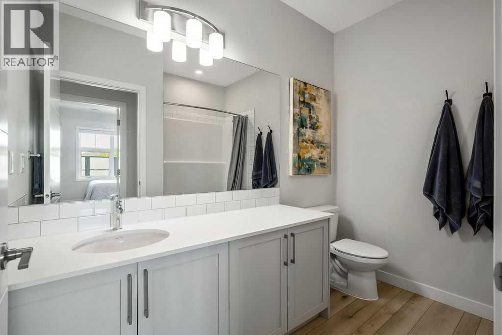 Single Family House for Sale in   Les Jardins Park Douglasdale/Glen Calgary 