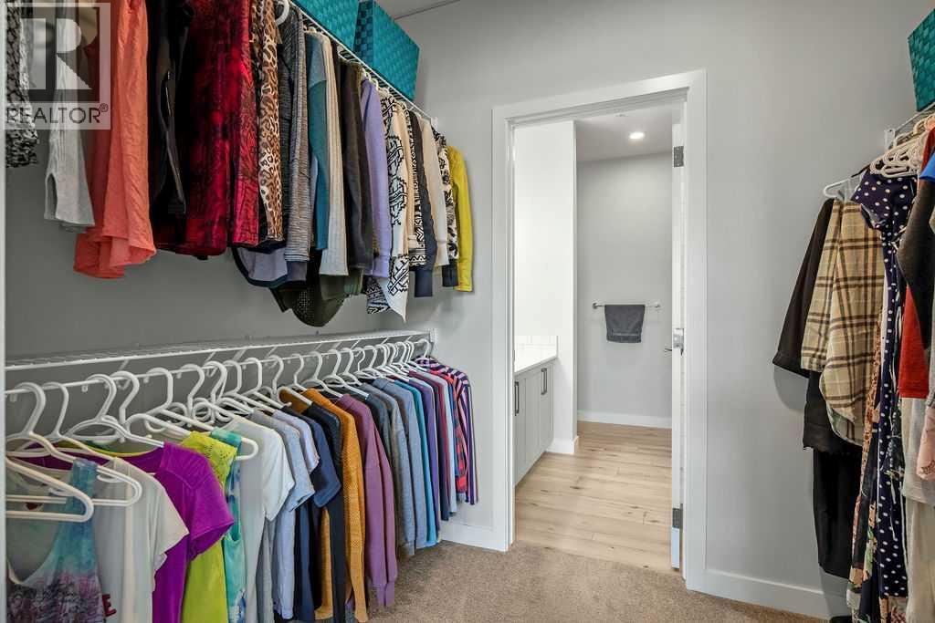 Single Family House for Sale in   Les Jardins Park Douglasdale/Glen Calgary 