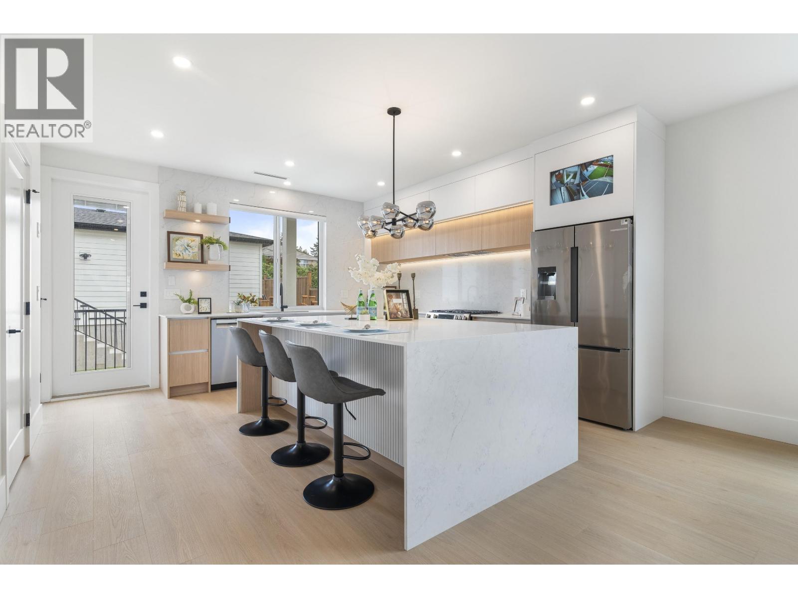 Photo 16 of 3 7822 Goodlad Street, Burnaby BC