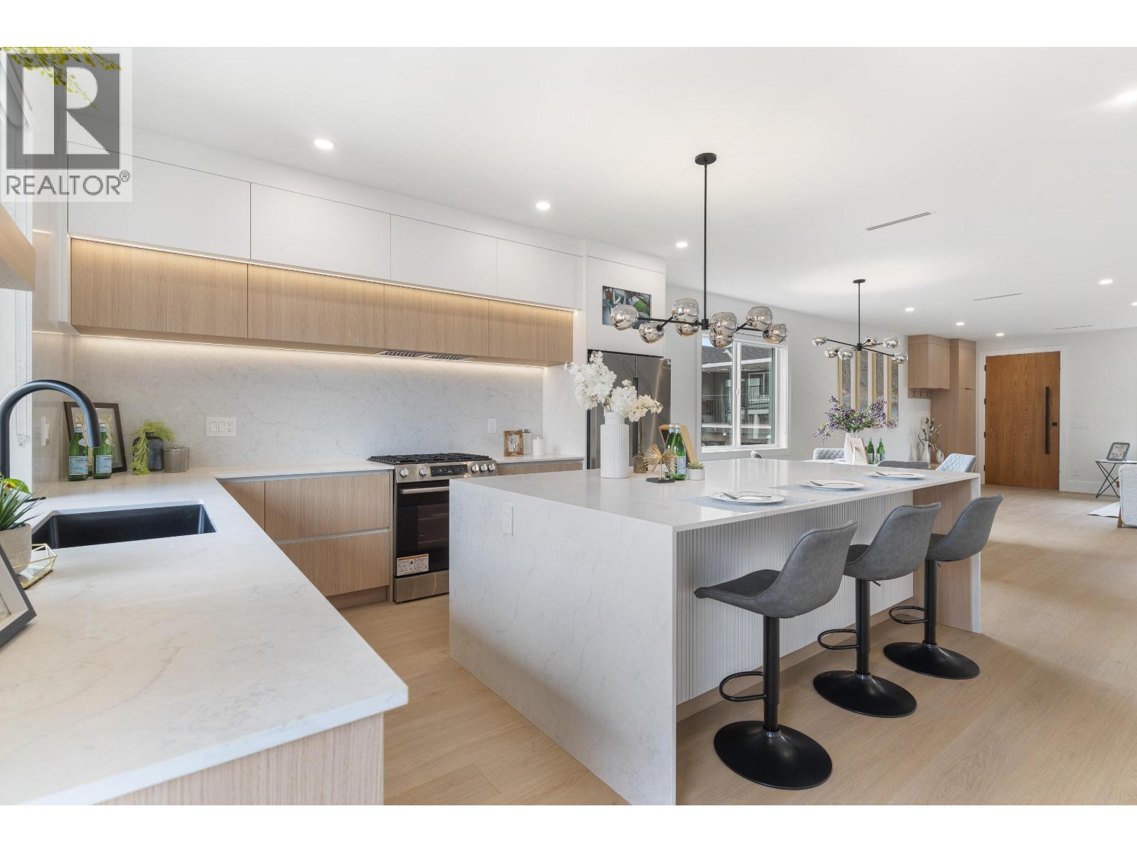 Photo 19 of 3 7822 Goodlad Street, Burnaby BC