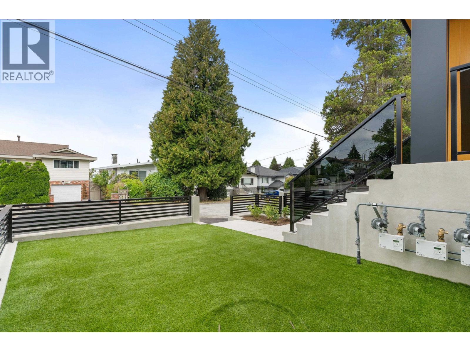 Photo 5 of 2 7822 Goodlad Street, Burnaby BC