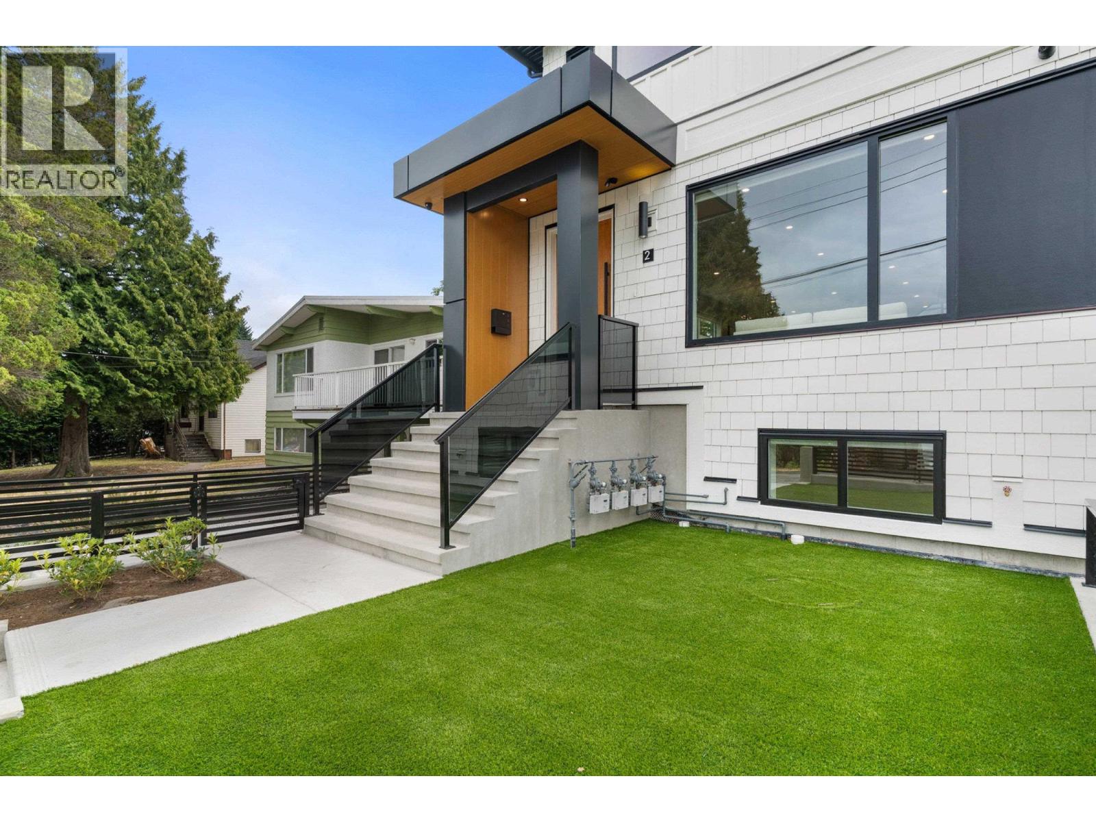 Photo 4 of 2 7822 Goodlad Street, Burnaby BC