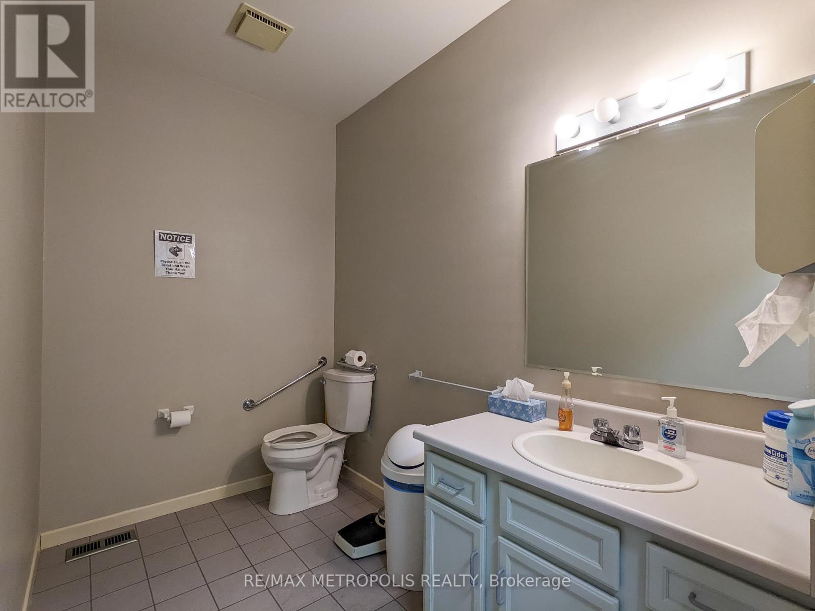 Photo 13 of 140 Cameron Street, Sarnia ON