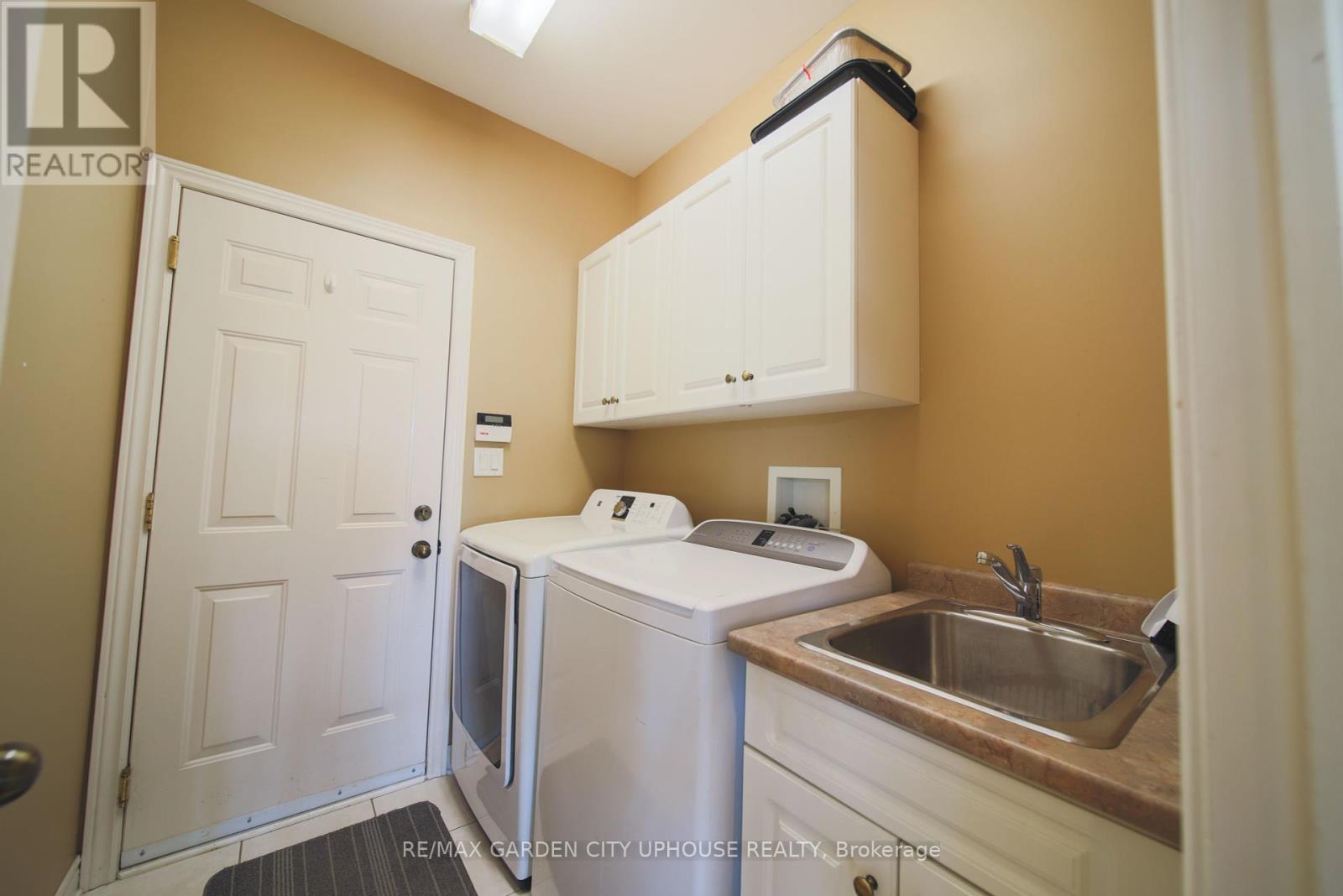 Photo 9 of 132 Loretta Drive, Niagaraonthelake ON
