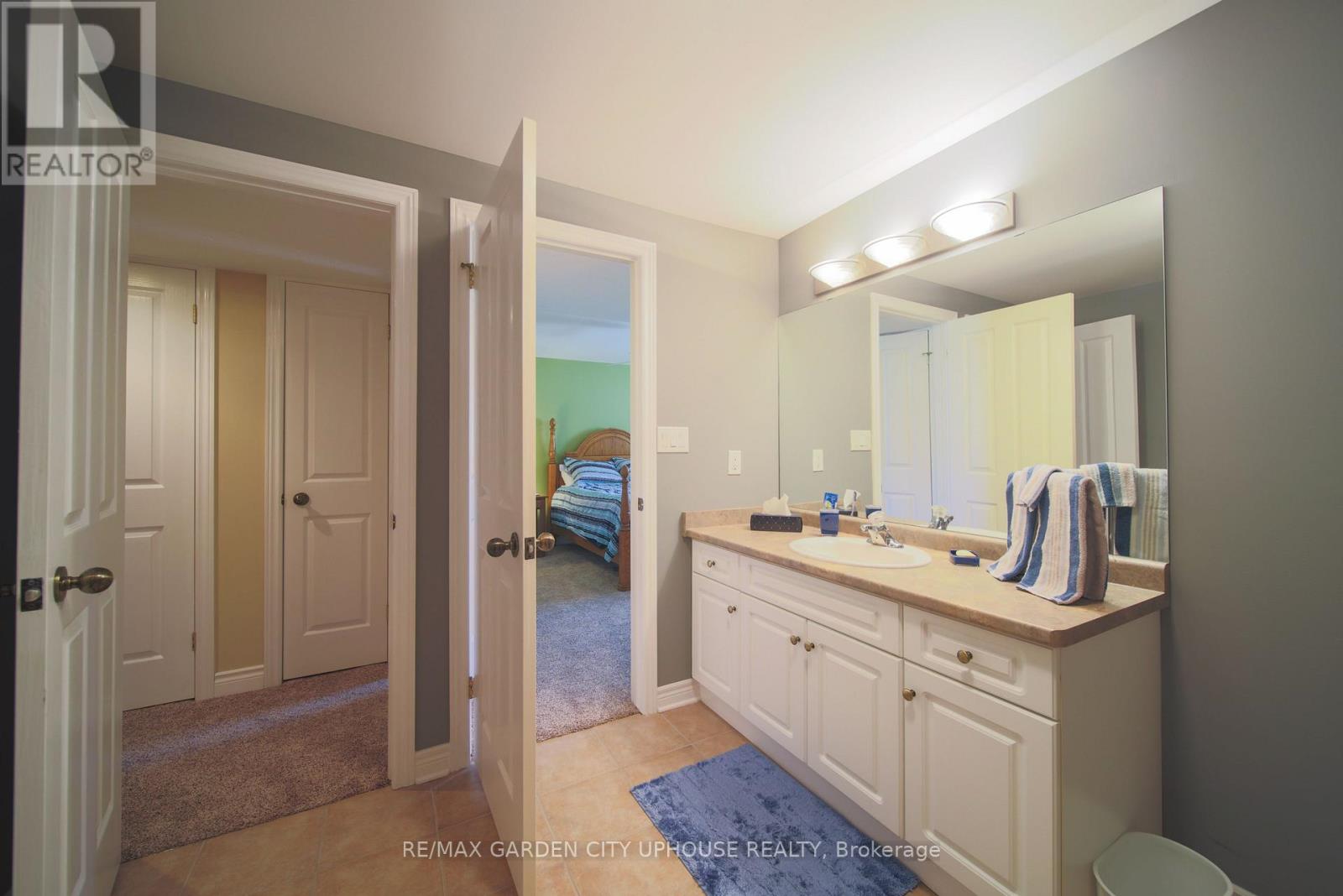 Photo 21 of 132 Loretta Drive, Niagaraonthelake ON