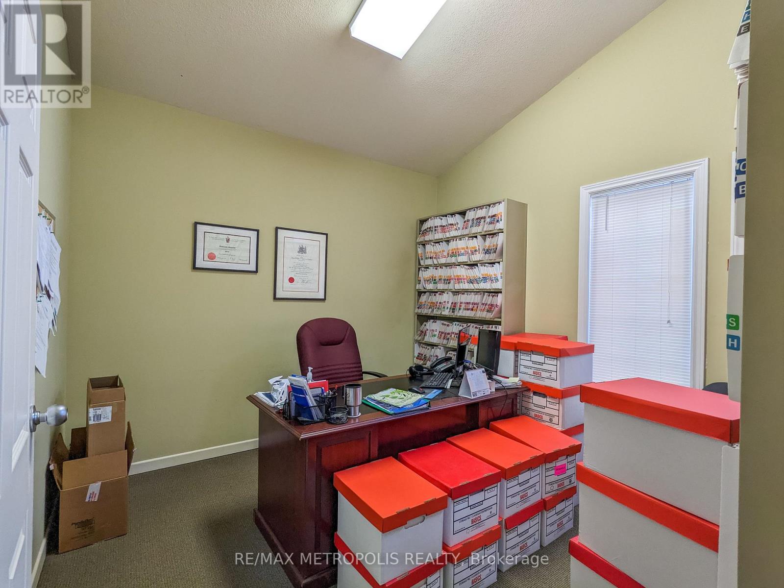 Photo 3 of 140 Cameron Street, Sarnia ON