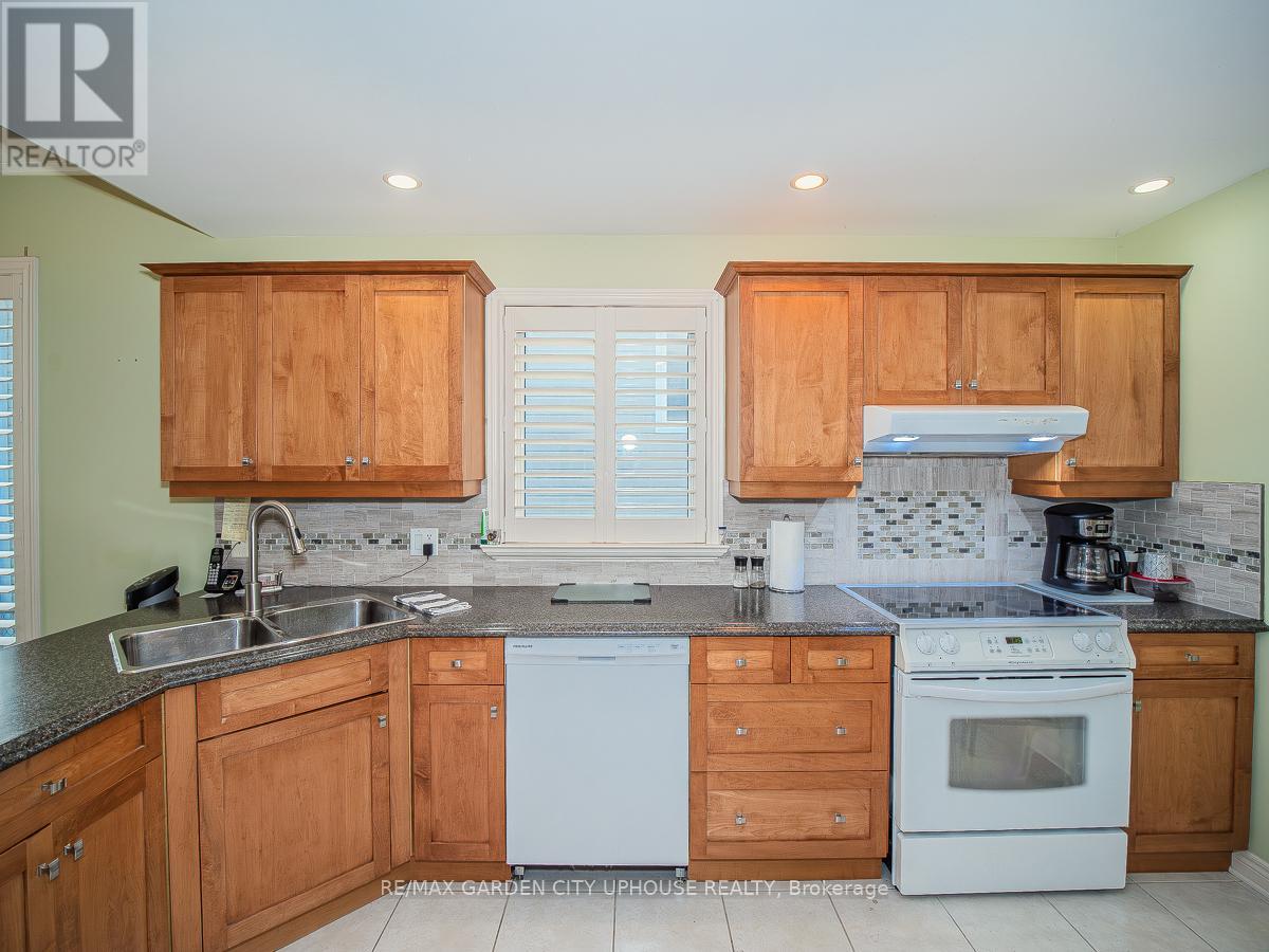 Photo 23 of 132 Loretta Drive, Niagaraonthelake ON