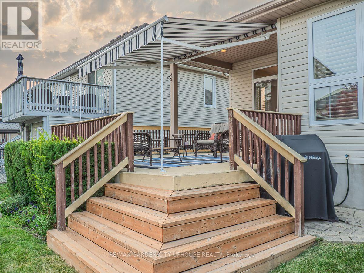 Photo 17 of 132 Loretta Drive, Niagaraonthelake ON
