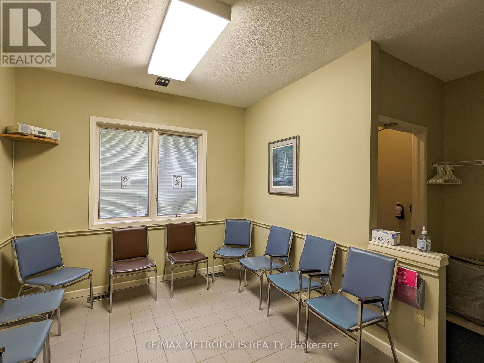 Photo 7 of 140 Cameron Street, Sarnia ON