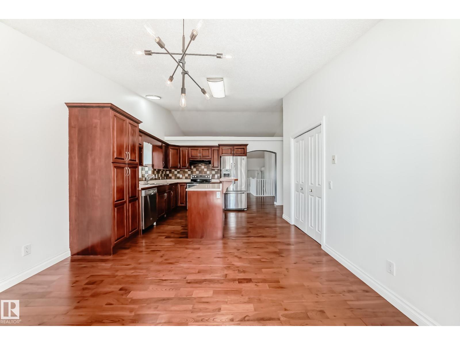 Photo 10 of 3832 41 St Nw, Edmonton AB