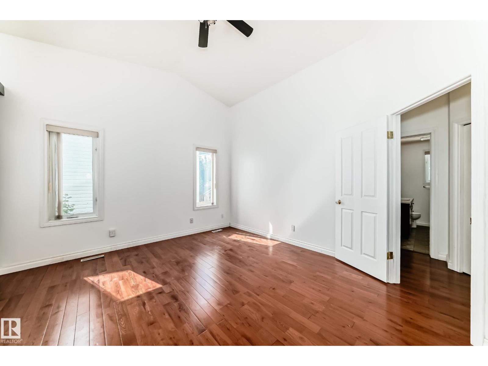 Photo 17 of 3832 41 St Nw, Edmonton AB
