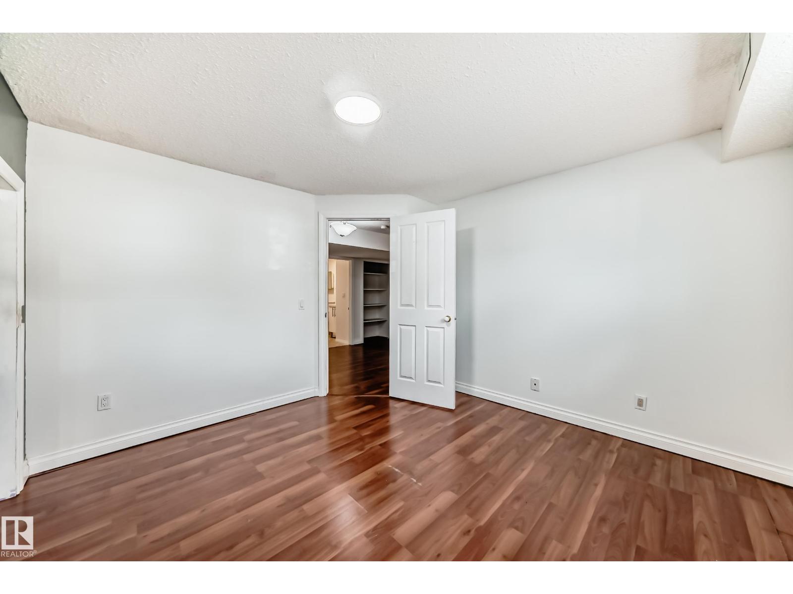 Photo 39 of 3832 41 St Nw, Edmonton AB
