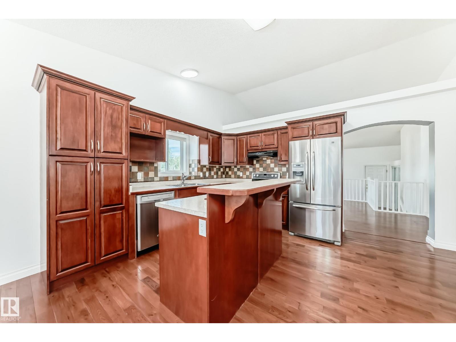 Photo 3 of 3832 41 St Nw, Edmonton AB