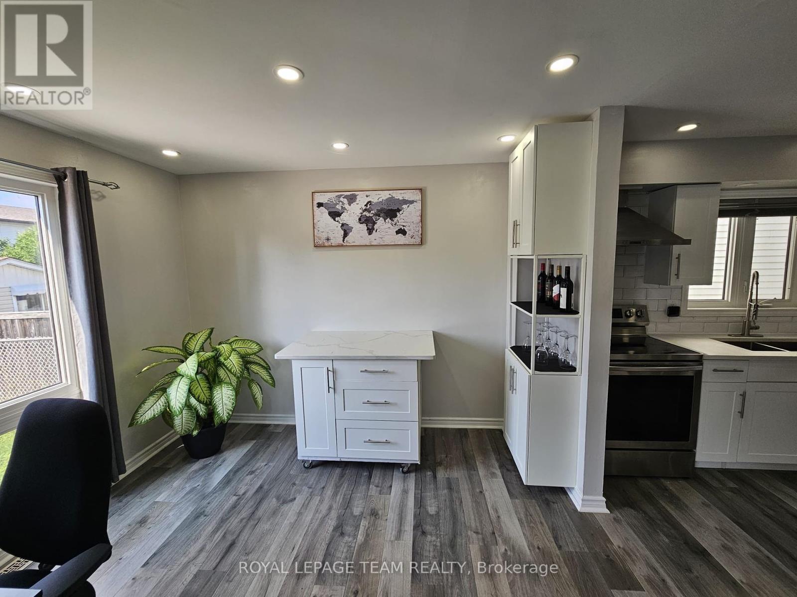 Photo 13 of 1891 Longman Crescent, Ottawa ON